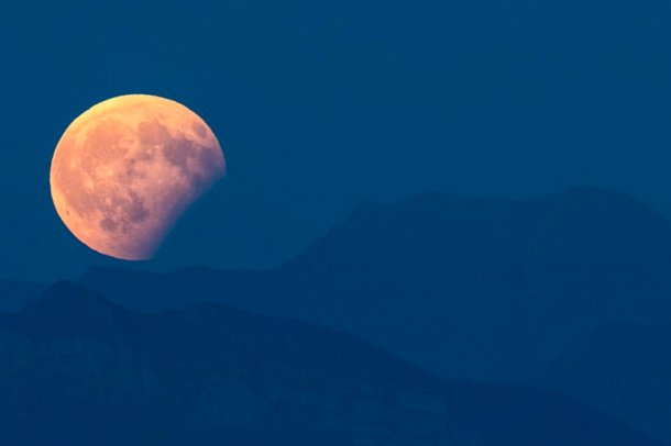 lunar eclipse, partial lunar eclipse, lunar eclipse india, full moon, what is lunar eclipse, lunar eclipse pictures, watch lunar eclipse, lunar eclipse kolkata, penumbral eclipse, moon, earth, sun, science news