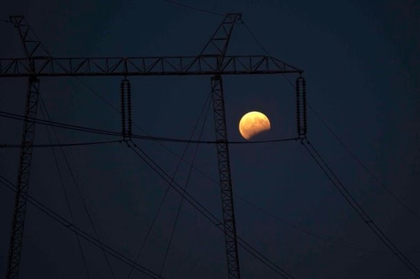 lunar eclipse, partial lunar eclipse, lunar eclipse india, full moon, what is lunar eclipse, lunar eclipse pictures, watch lunar eclipse, lunar eclipse kolkata, penumbral eclipse, moon, earth, sun, science news