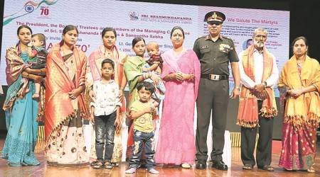 Widows of martyrs felicitated in Mumbai on Independence Day