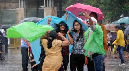 Rains lash Mumbai; water logging witnessed in low lying areas