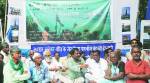 Narmada Bachao Andolan: Impossible for over 1,000 families to stay afloat, say protesting villagers
