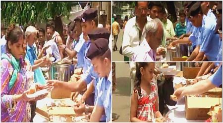 Mumbai rains: Indian Navy distribute food and tea among people during havoc