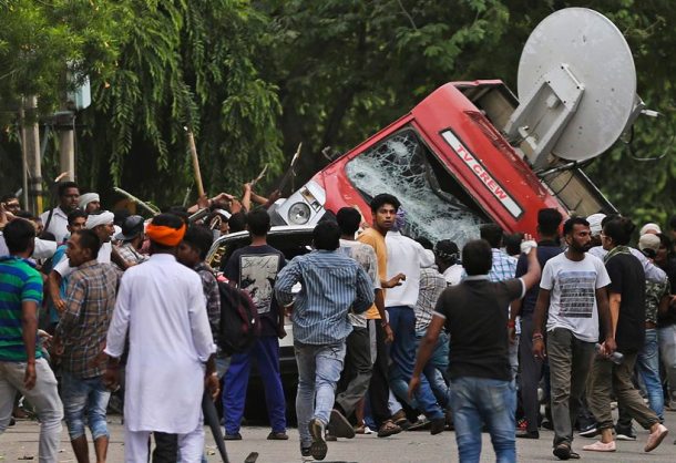 gurmeet ram rahim singh conviction, gurmeet ram rahim singh, panchkula violence, dera followers violence, dera supporters violence, dera sacha sauda, violent clashes, panchkula, punjab, haryana, sirsa, photos,panchkula violence photos, indian express news