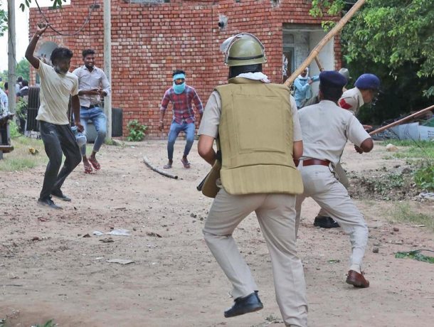 gurmeet ram rahim singh conviction, gurmeet ram rahim singh, panchkula violence, dera followers violence, dera supporters violence, dera sacha sauda, violent clashes, panchkula, punjab, haryana, sirsa, photos,panchkula violence photos, indian express news