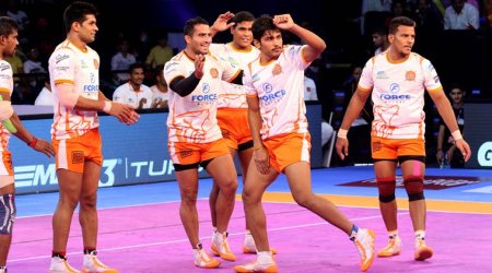 Pro Kabaddi Season 5: All-round Sandeep Narwal leads Puneri Paltan to thumping win over Bengal Warriors