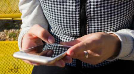 Smartphone users more likely to splurge online, claims study