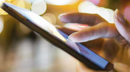 Mobile phone displays said to overtake TV screens in 2017: IHS Markit
