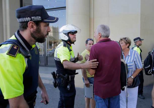 barcelona terror attack, barcelona van attack, barcelona terror attack, barcelona attack death toll, barcelona city centre, las ramblas, placa catalunya, spain van accident, barcelona news, latest news