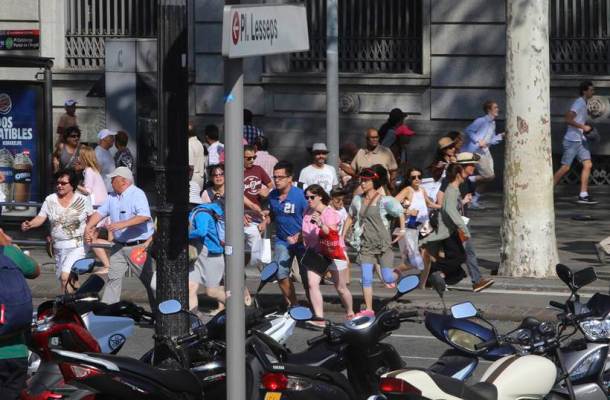barcelona terror attack, barcelona van attack, barcelona terror attack, barcelona attack death toll, barcelona city centre, las ramblas, placa catalunya, spain van accident, barcelona news, latest news