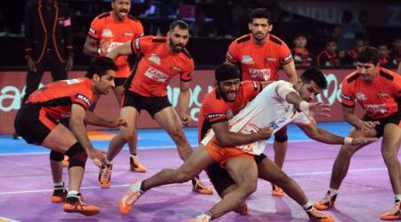 Pro Kabaddi 2017 Live Score, U Mumba vs Dabang Delhi: Mumbai 17-17 Delhi at half time