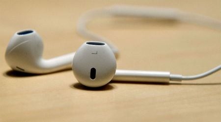 Apple to sign music deal with Warner; Sony finalising deals