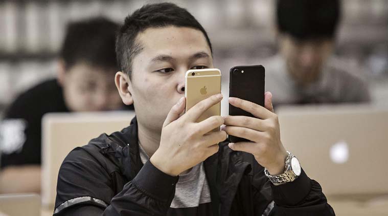Apple iPhone 8, Apple iPhone 8 Price in India, iPhone 8 Launch Date, iPhone 8 Launch Time, iPhone 8 vs iPhone X, Apple new iPhone, iPhone 8 specifications, iPhone 8 full features, iPhone 8 vs iPhone 7