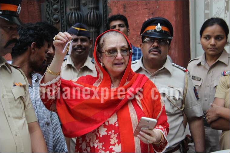  saira banu, saira banu dilip kumar, dilip kumar twitter, dilip kumar property dispute, saira banu images 
