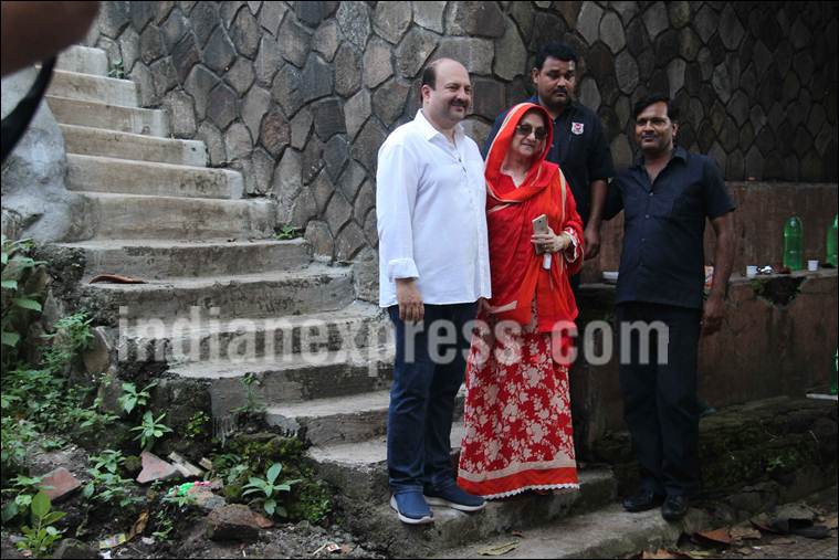  saira banu, saira banu dilip kumar, dilip kumar twitter, dilip kumar property dispute, saira banu images 
