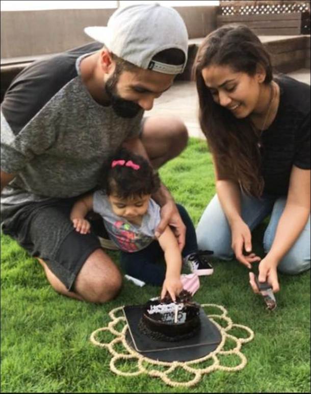 shahid kapoor family, shahid kapoor family outing, shahid misha mira photos