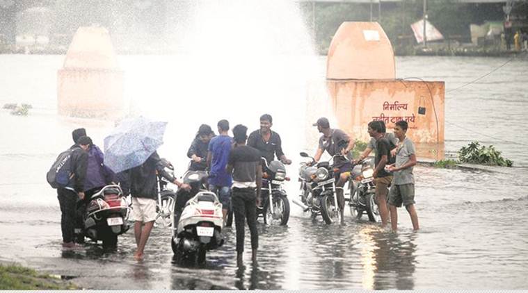 Mumbai Rains, Mumbai, Mumbai rainfall, mumbai trains resume, weather in mumbai, mumbai rain prediction, mumbai high tide, mumbai flooding, mumbai worst floods, Mumbai weather, Mumbai rains live, Live, maharashtra, Maharashtra rainfall, heavy rains in Mumbai, Thane, mumbai airports shut, mumbai trains diverted, Mumbai schools, India news, Indian express news