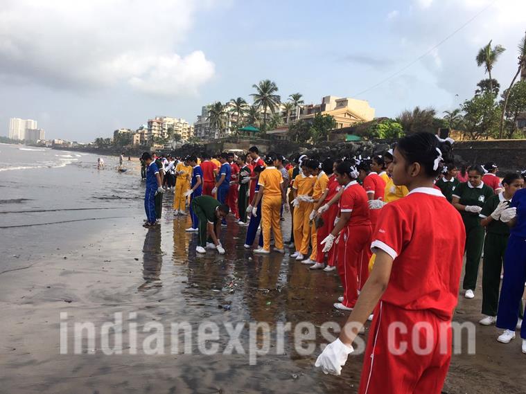randeep hooda, beach clean up, randeep hooda beach clean up, randeep hooda beach clean up pics,