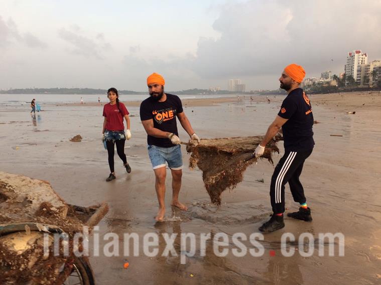 randeep hooda, beach clean up, randeep hooda beach clean up, randeep hooda beach clean up pics,