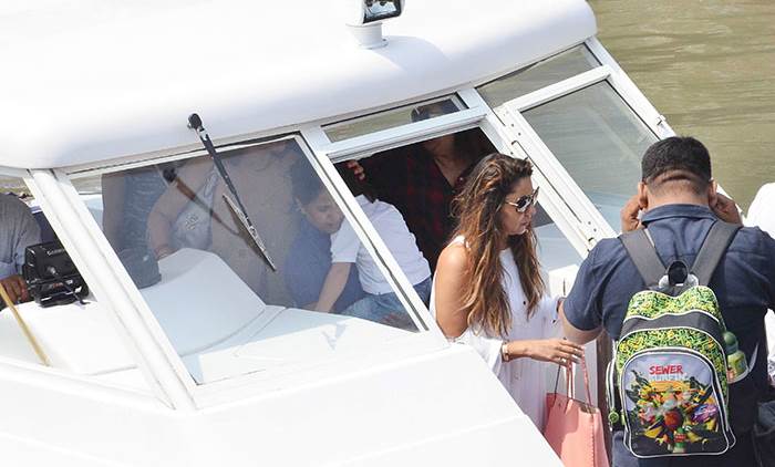 Gauri Khan, Gauri Khan birthday celebrations, Shah Rukh Khan, Shah Rukh Khan photos, abram, abram latest photos, srk gauri abram, Farah Khan