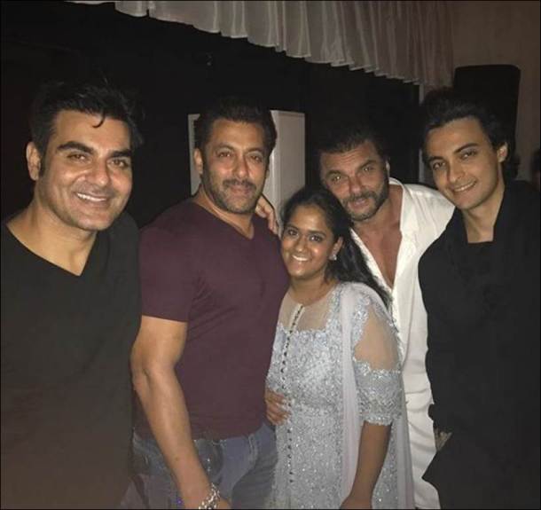 arpita khan, slamna khan family photo, arpita ayush, aayush sharma, aayush sharma salman khan,