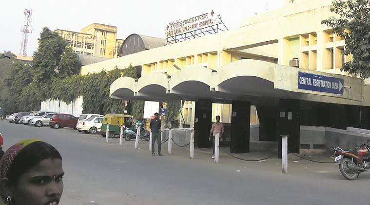 doctor stike, ddu hospital, doctor beaten up, pedeatric ward doctor beaten by patient relatives, deen dayal upadhyay hospital, delhi news, indian express