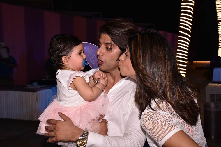 Karanvir Bohra, Teejay Sidhu, Karanvir Bohra daughter's birthday, Karanvir Bohra twins, Karanvir Bohra daughters first bithday photos, Karanvir Bohra news, Bella, Vienna, Bella Vienna first birthday, Teejay Sidhu daughters