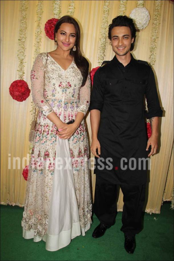 sonakshi sinha, sonakshi sinha images, sonakshi sinha diwali party, ayush sharma
