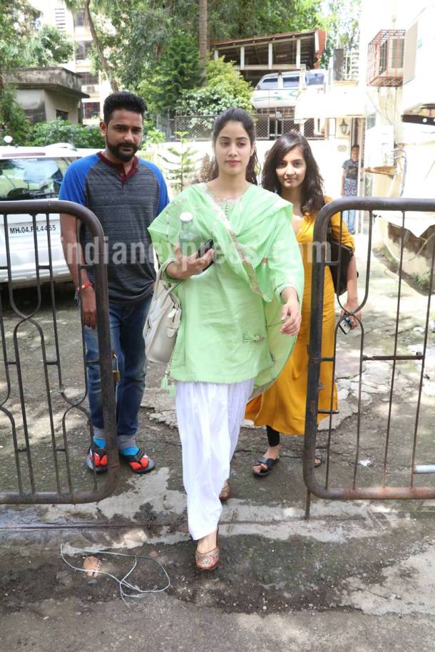 jhanvi kapoor, jhanvi kapoor debut, jhanvi, jhanvi dance, jhanvi ethnic