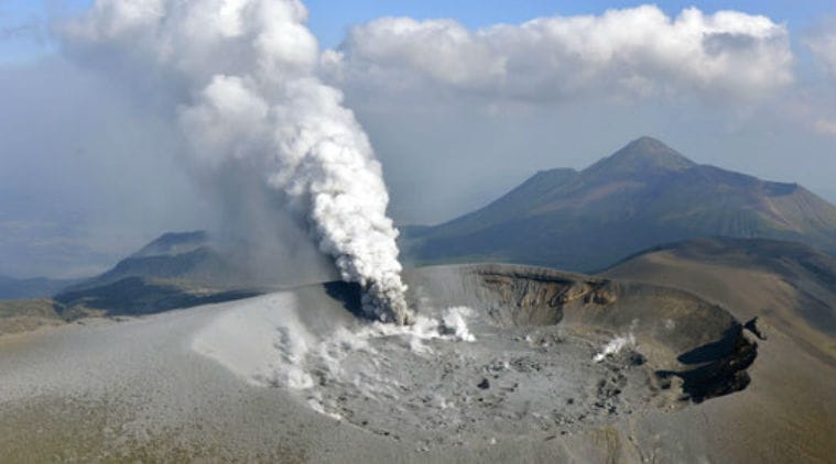Japan, volcanic eruption, Shinmoedake volcano, Miyazaki prefecture, volcanic ash, Japan cities and towns volcanic ash, Japan Meteorological Agency, ash plume, volcanic alert level, pyroclastic flow, volcanic rocks 