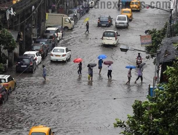 Photos Heavy Rains In Kolkata Cause Water Logging And Traffic Snarls See Pics The Indian Express