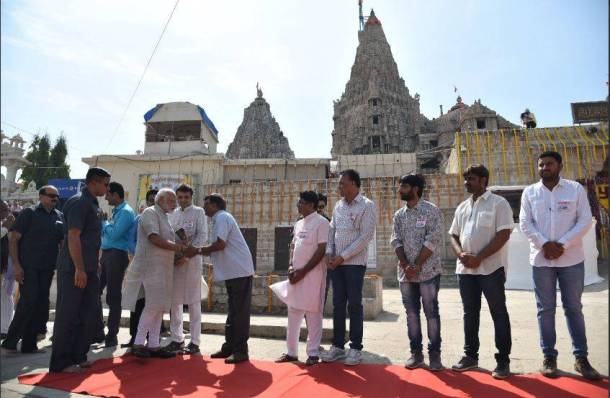 narendra modi, gujarat, narendra modi gujarat visit, narendra modi gujarat visit pics, modi gujarat pictures, narendra modi gujarat projects, gujarat development projects, gujarat, Dwarkadheesh Temple,indian express