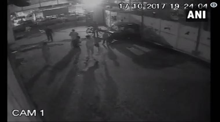 mumbai girl beaten, mumbai girl hit by man, minor girl assaulted by man mumbai video, posco act, kurla girl assault, mumbai news, indian express
