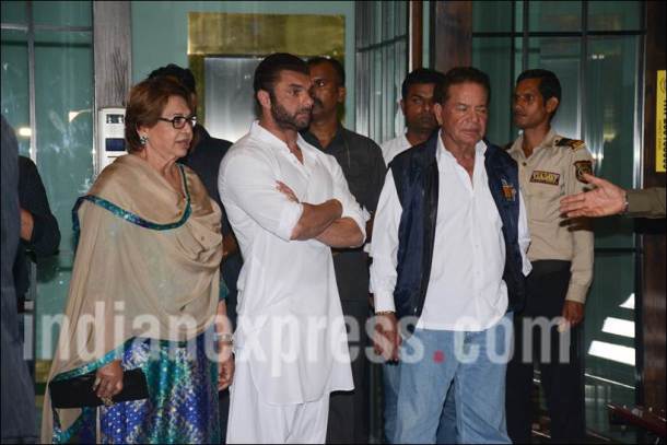 sohail khan, helen, salim khan, salman khan family, arpita diwali party, arpita diwali party photos, diwali photos