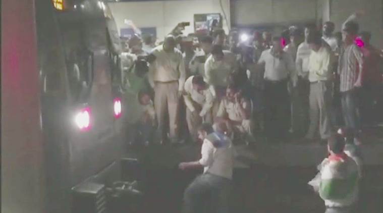delhi metro, delhi metro fare, metro fare hike, nsui members protest, delhi metro price hike, delhi metro fare hike, delhi metro yellow line