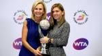 Simona Halep ends 2017 as World No 1, presented with WTA trophy