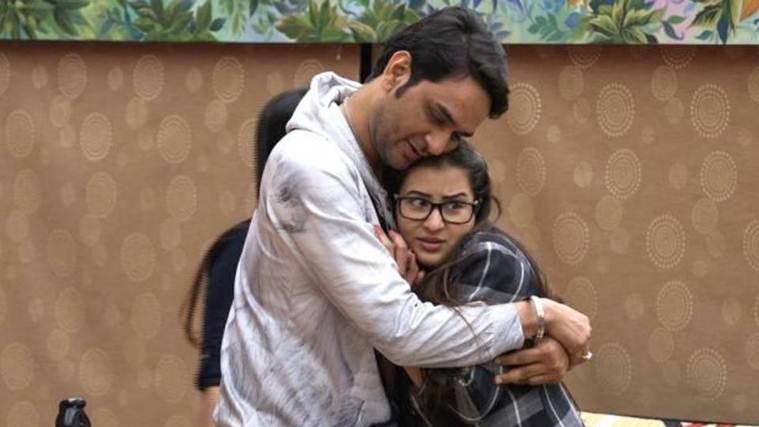 Vikas Gupta hugs Shilpa shinde in Bigg Boss 11
