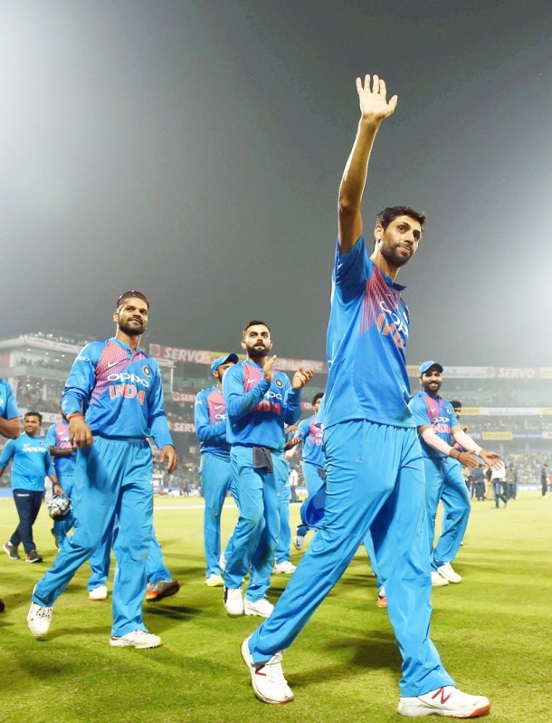 Ashish Nehra gets emotional farewell at home ground