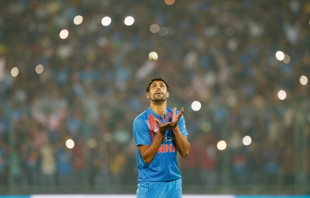 Ashish Nehra gets emotional farewell at home ground