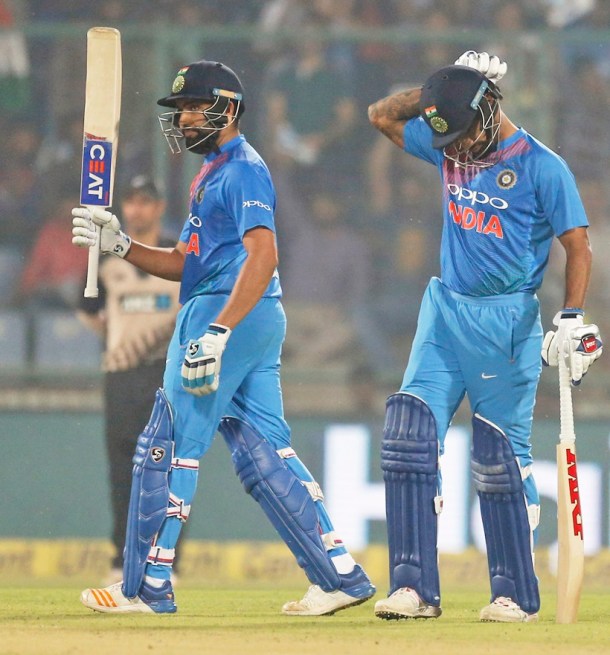 Ashish Nehra gets emotional farewell at home ground