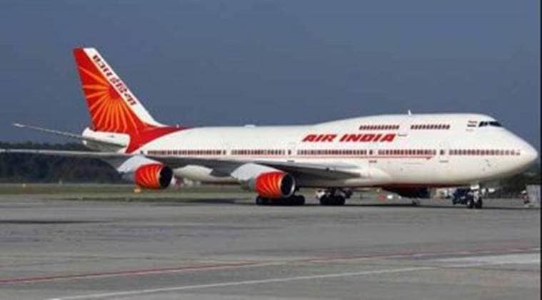 Air India staff slapped, woman slaps air india staff, delhi airport, delhi airport air india staff, delhi news, India news, Indian express news