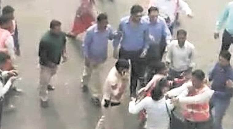 parking attendant assault, woman parking attendant, chandigarh, parking woman assaulted in front of policemen, chandigarh police, punjab, indian express