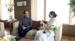 Shiv Sena chief Uddhav Thackeray calls on West Bengal CM Mamata Banerjee