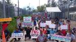 Asylum seekers refuse to leave Papua New Guinea camp despite loss of power, water