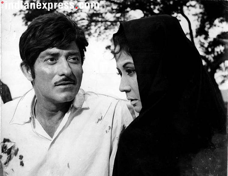 Rajkumar and Meena Kumari in Pakeezah
