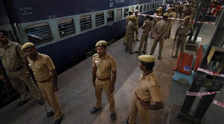 sitapur train accident, lucknow grp, sitapur woman train, lucknow news, indian express news