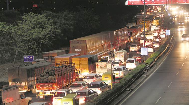 Bus driver assaulted, toll tax collector assaults bus driver, Gurgaon-Faridabad plaza, Delhi NCR news, indian express news