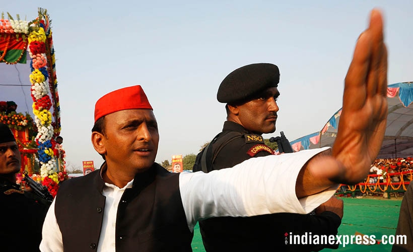 akhilesh yadav extends hand in campaign