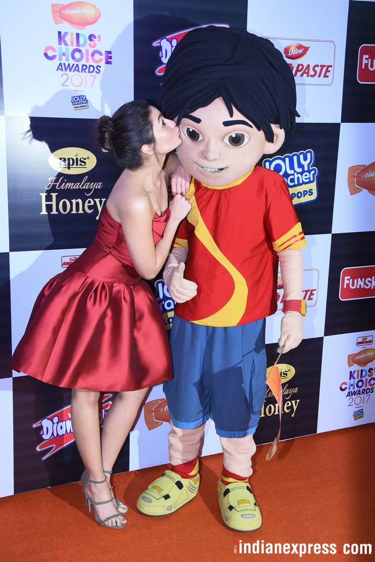 photos of alia bhatt from kids choice awards 2017