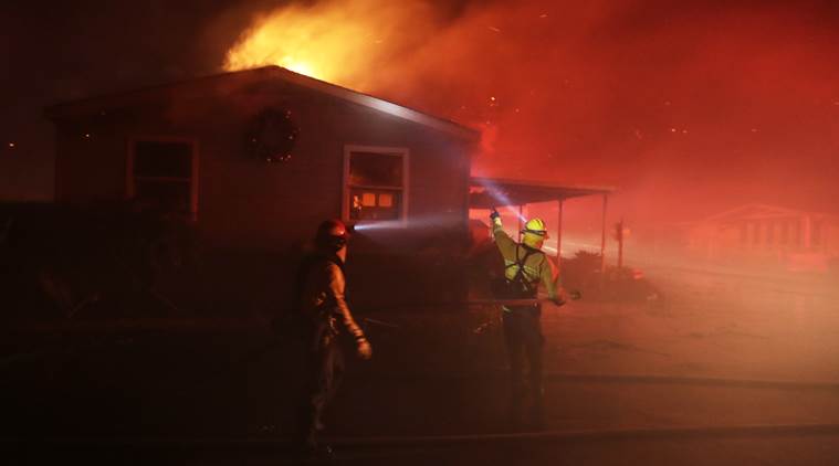 Wildfire destroys mobile homes in Fallbrook