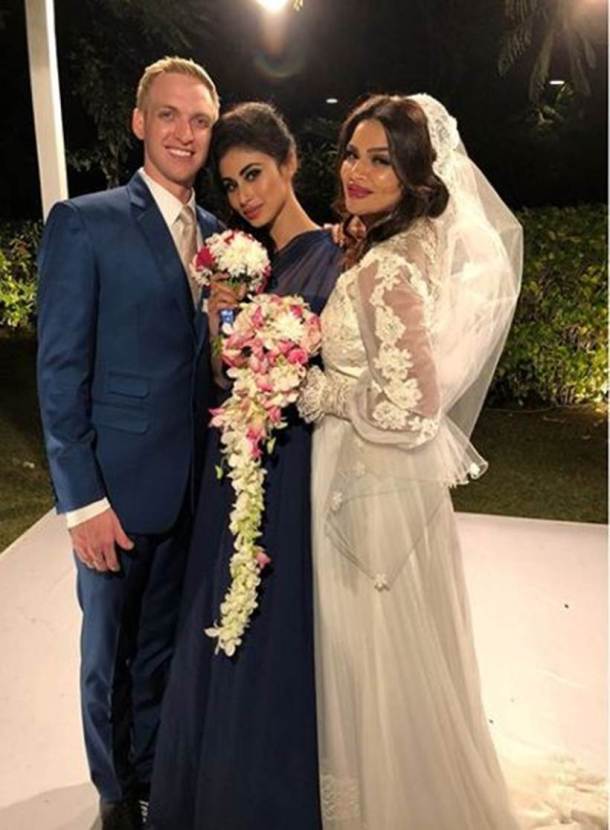 mouni roy photo with aashka and brent